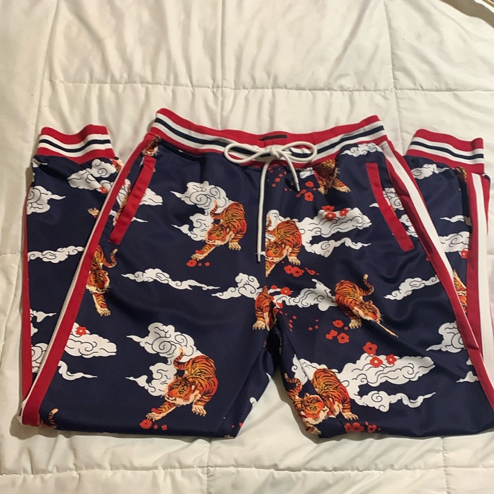 🐅 Tiger Print jogger🐯 #streetwear
Reason brand size XL